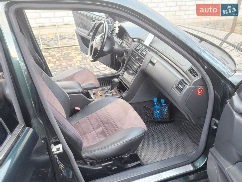 Седан Mercedes-Benz E-Class 2001 в Киеве