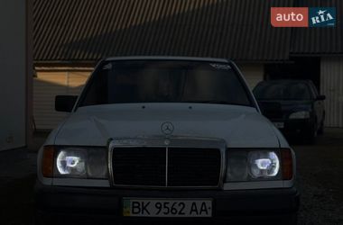 Седан Mercedes-Benz E-Class 1988 в Калуше