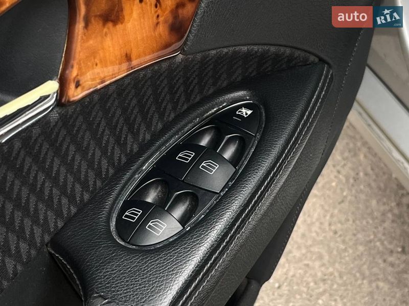 Седан Mercedes-Benz E-Class 2002 в Николаеве