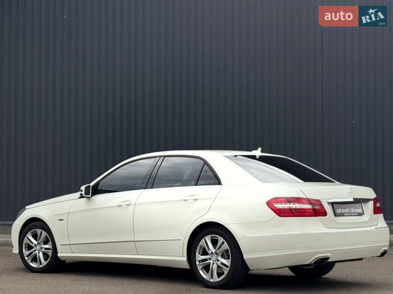 Седан Mercedes-Benz E-Class 2012 в Николаеве