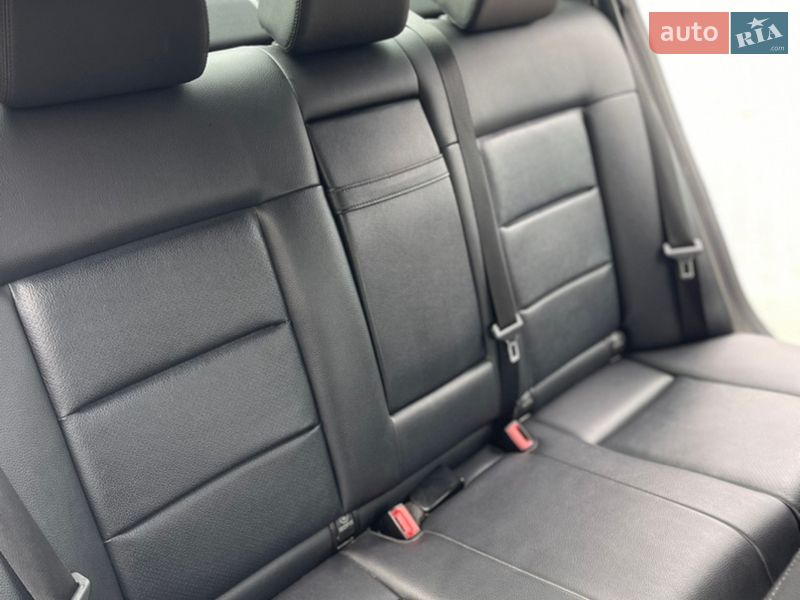Седан Mercedes-Benz E-Class 2011 в Ровно