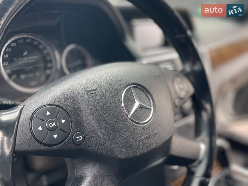 Седан Mercedes-Benz E-Class 2011 в Ровно