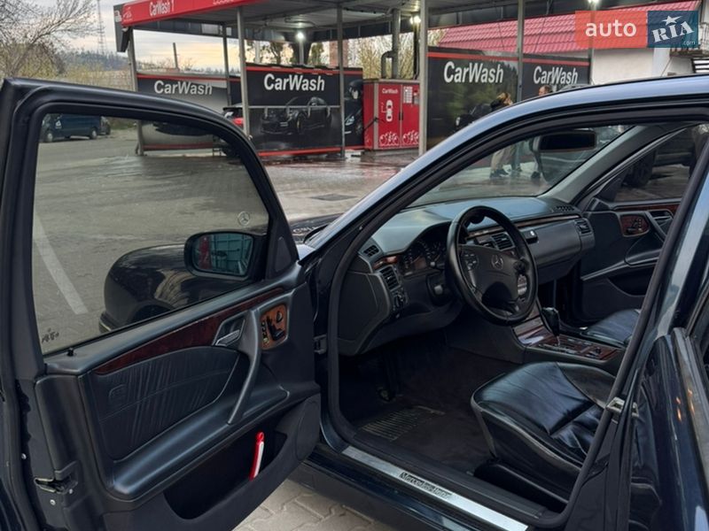 Седан Mercedes-Benz E-Class 2001 в Львове