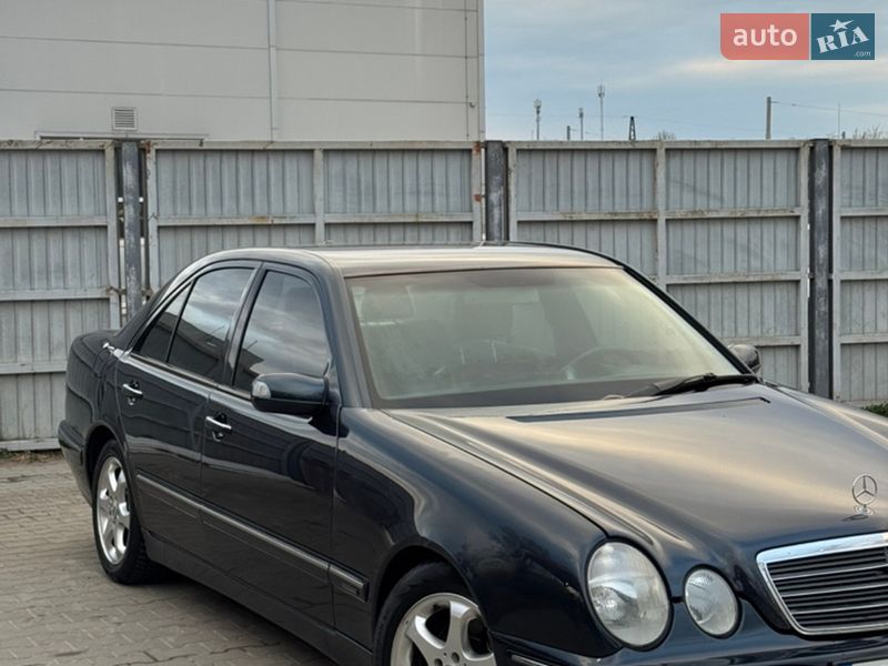 Седан Mercedes-Benz E-Class 2001 в Львове