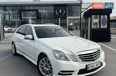 Седан Mercedes-Benz E-Class 2012 в Дніпрі