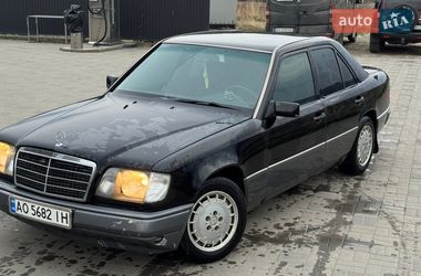 Седан Mercedes-Benz E-Class 1994 в Іршаві