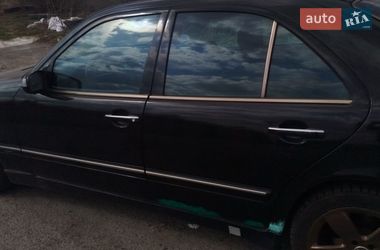 Седан Mercedes-Benz E-Class 2001 в Львове