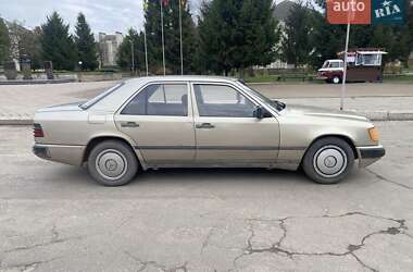 Седан Mercedes-Benz E-Class 1987 в Іваничах