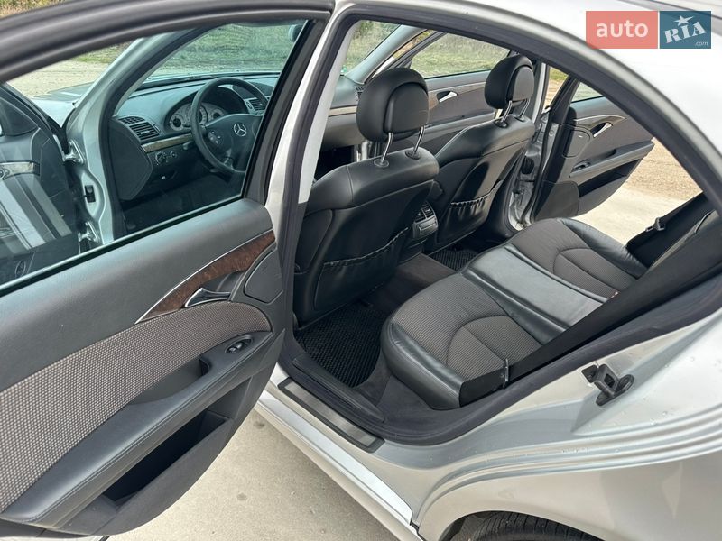 Седан Mercedes-Benz E-Class 2003 в Костополе