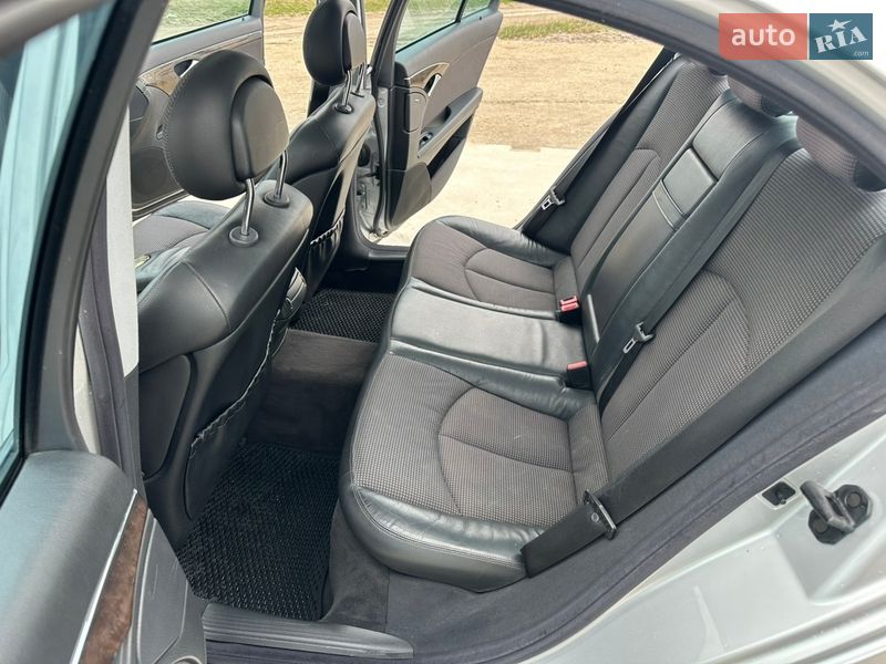 Седан Mercedes-Benz E-Class 2003 в Костополе