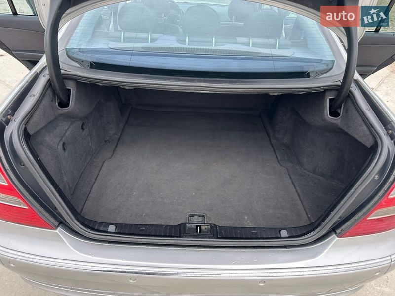 Седан Mercedes-Benz E-Class 2003 в Костополе