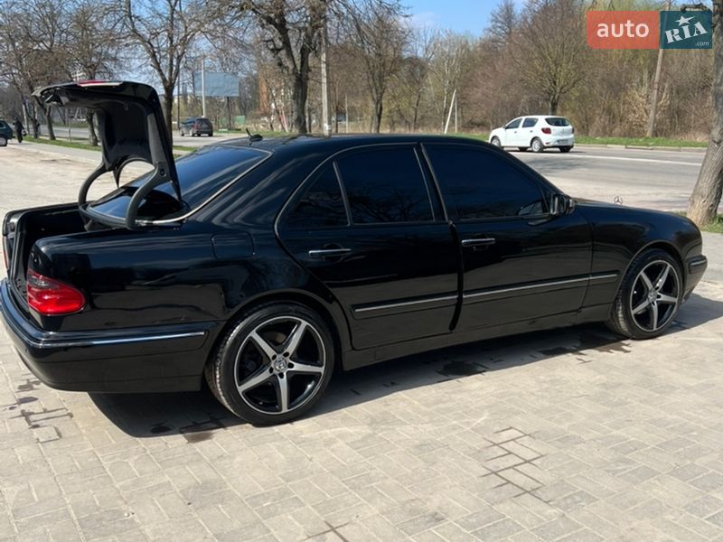 Седан Mercedes-Benz E-Class 2000 в Хмельницком