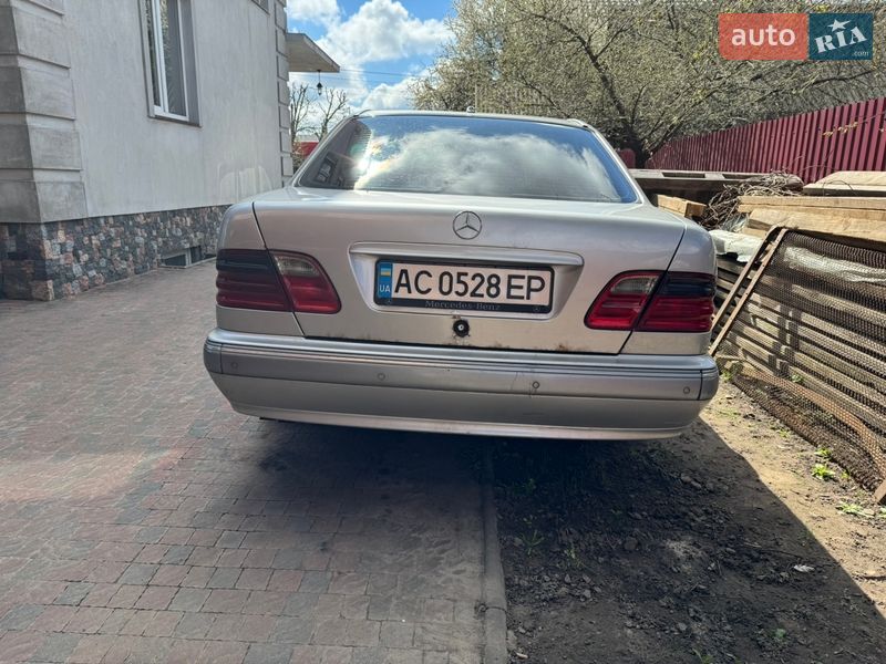 Седан Mercedes-Benz E-Class 2001 в Луцке