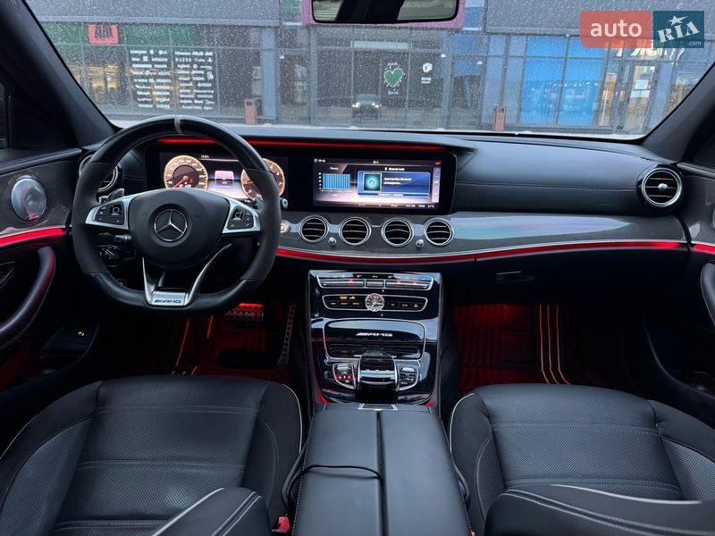 Седан Mercedes-Benz E-Class 2017 в Киеве