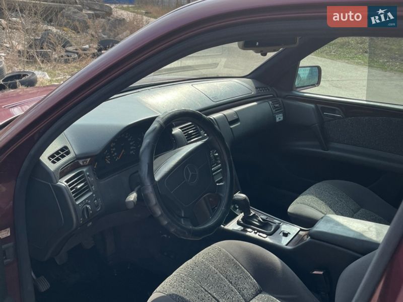 Седан Mercedes-Benz E-Class 1996 в Киеве