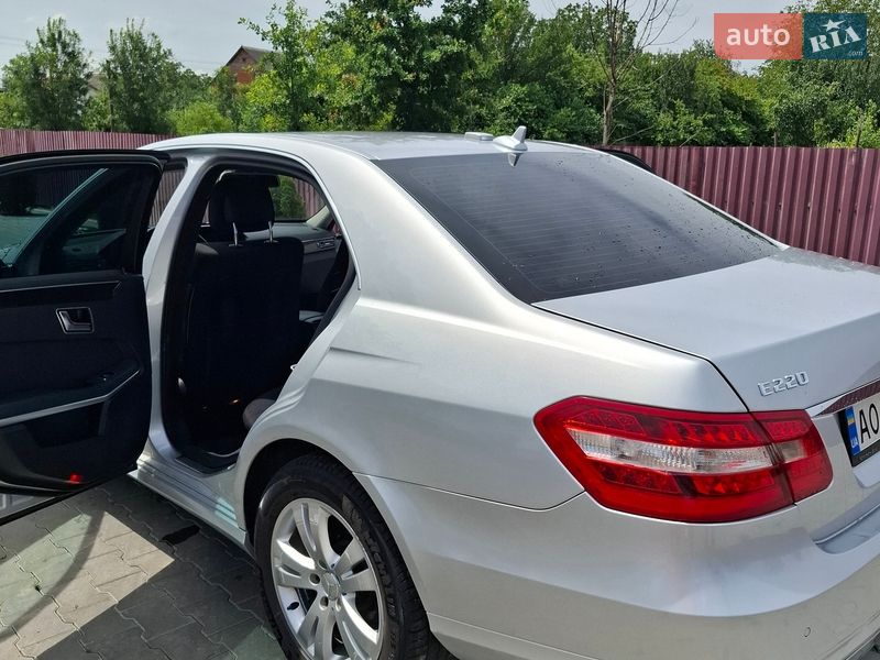 Седан Mercedes-Benz E-Class 2012 в Виноградове