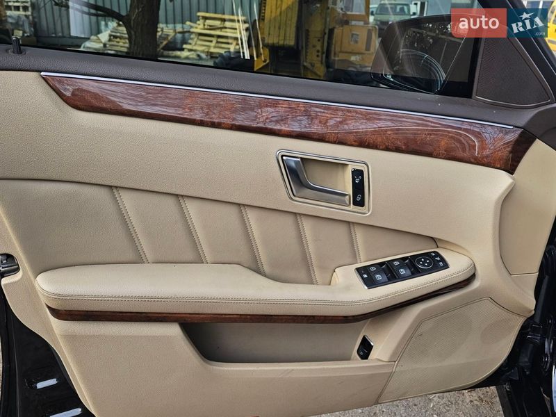 Седан Mercedes-Benz E-Class 2012 в Києві