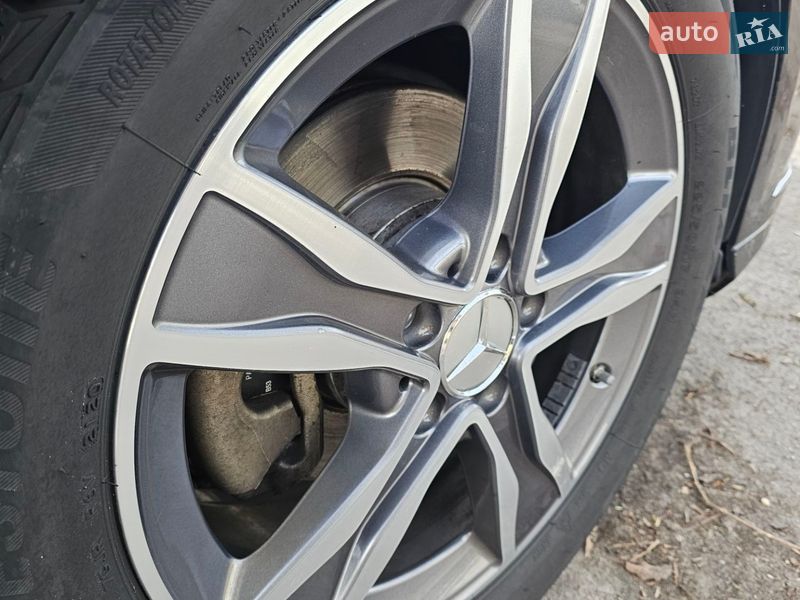 Седан Mercedes-Benz E-Class 2012 в Києві