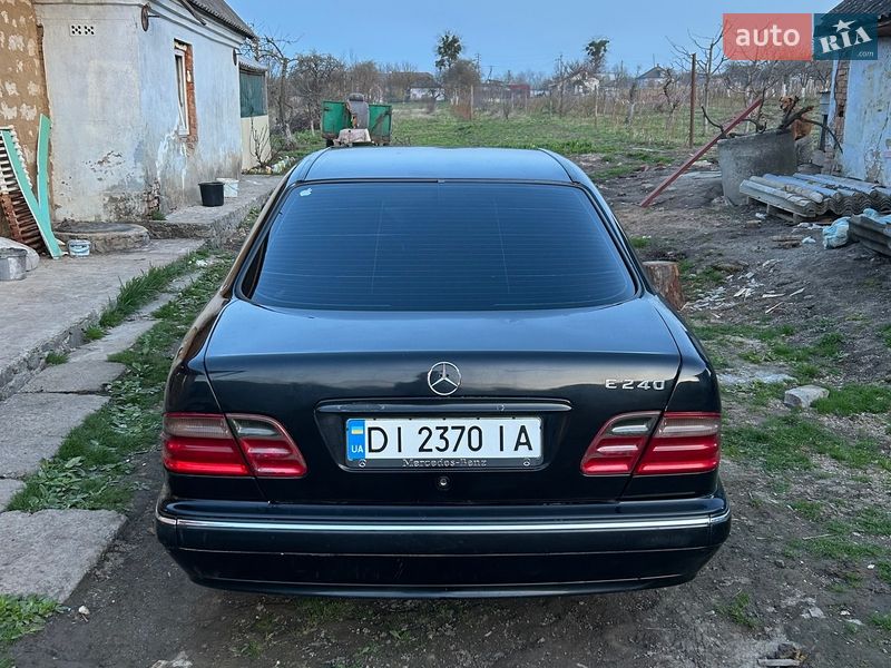 Седан Mercedes-Benz E-Class 2000 в Жмеринке