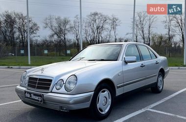 Седан Mercedes-Benz E-Class 1996 в Запорожье
