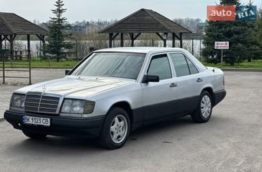 Седан Mercedes-Benz E-Class 1988 в Ровно