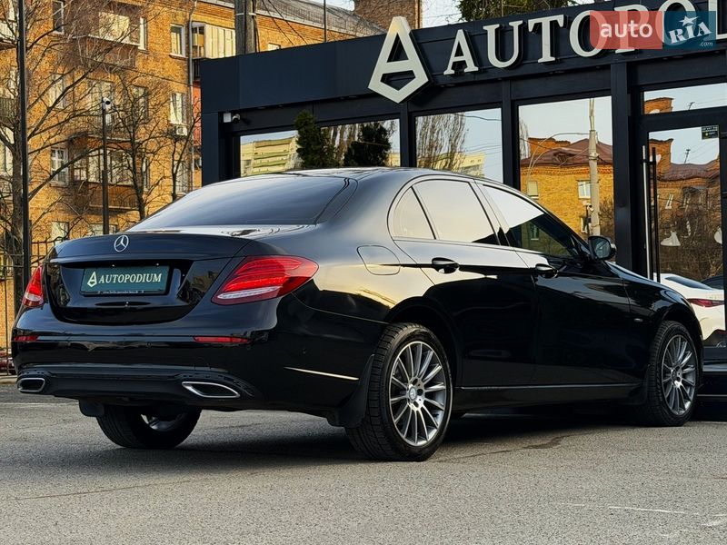 Седан Mercedes-Benz E-Class 2016 в Киеве
