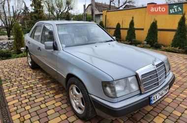Седан Mercedes-Benz E-Class 1990 в Коротичу