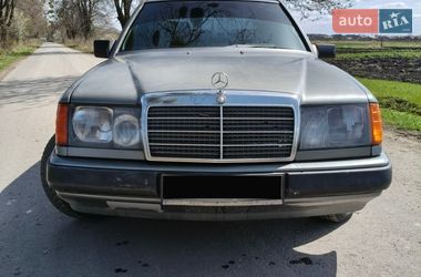 Седан Mercedes-Benz E-Class 1989 в Львове