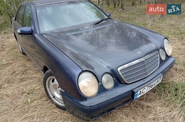 Седан Mercedes-Benz E-Class 2001 в Киеве