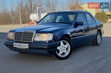 Седан Mercedes-Benz E-Class 1993 в Дніпрі