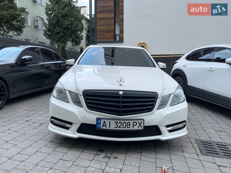 Mercedes-Benz E-Class 2011