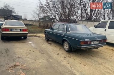 Седан Mercedes-Benz E-Class 1981 в Мизоче