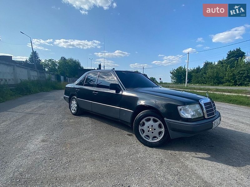 Mercedes-Benz E-Class 1993