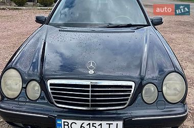 Седан Mercedes-Benz E-Class 2001 в Самборе
