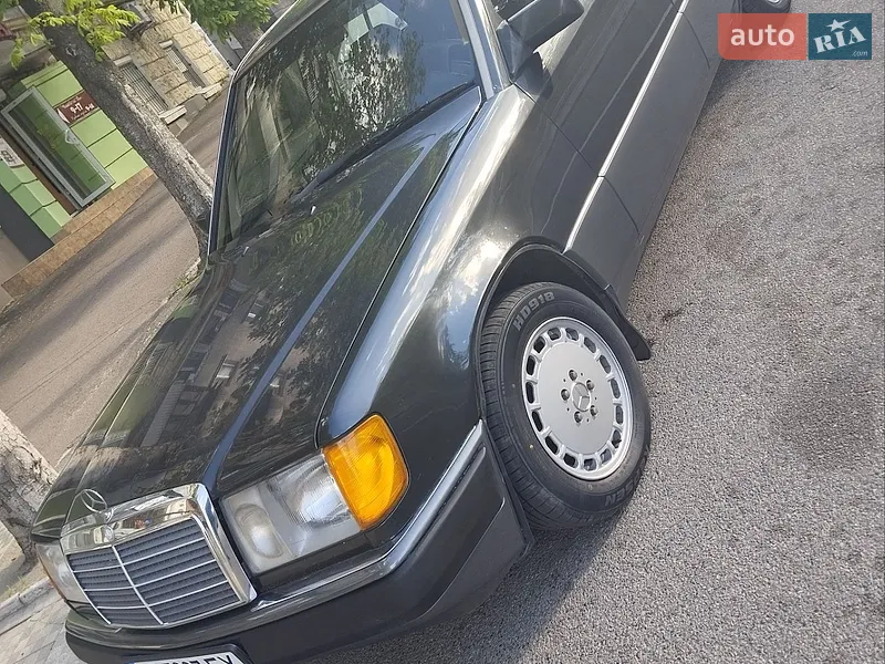 Mercedes-Benz E-Class 1992