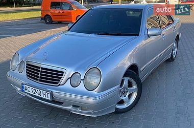 Седан Mercedes-Benz E-Class 2001 в Луцке
