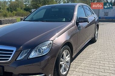 Седан Mercedes-Benz E-Class 2011 в Снятині
