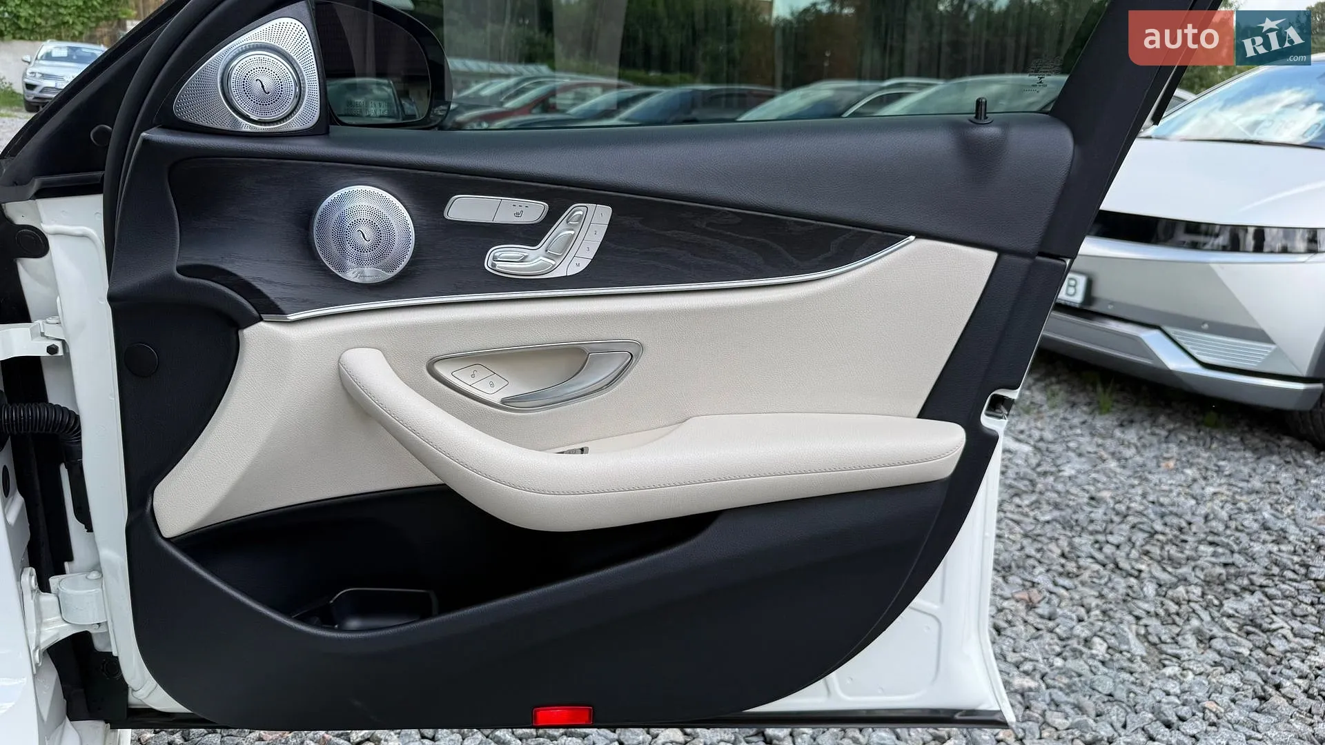 Mercedes-Benz E-Class 2019 VIN WDDZF8EB5LA718839 фото оголошення 33 з 37