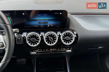 Хетчбек Mercedes-Benz EQA 2022 в 