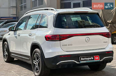 Позашляховик / Кросовер Mercedes-Benz EQB 2021 в 