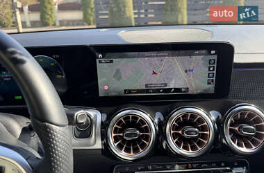 Позашляховик / Кросовер Mercedes-Benz EQB 2022 в 