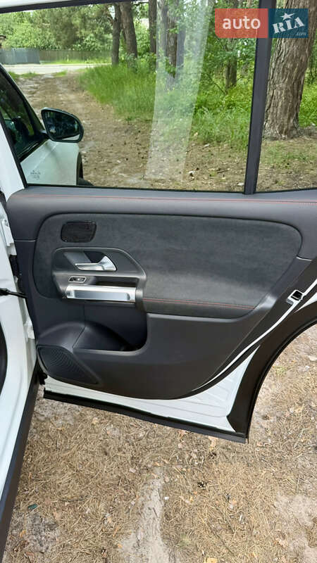 Позашляховик / Кросовер Mercedes-Benz EQB 2023 в Києві