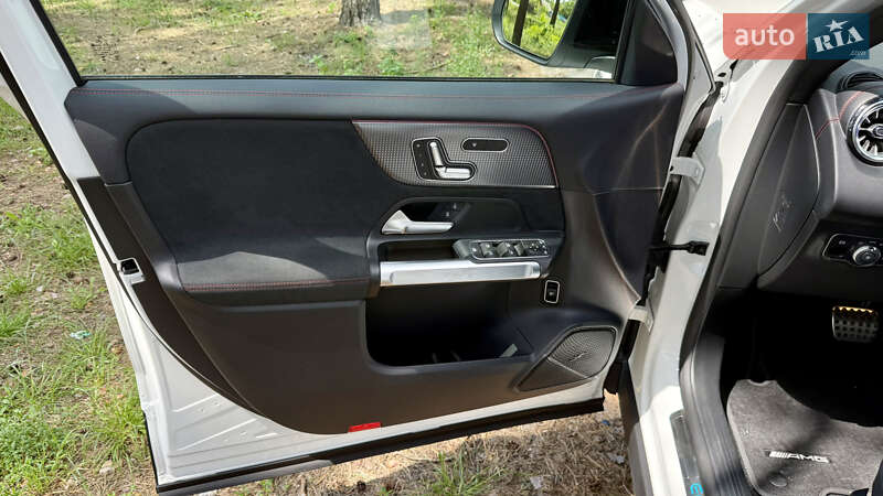 Позашляховик / Кросовер Mercedes-Benz EQB 2023 в Києві