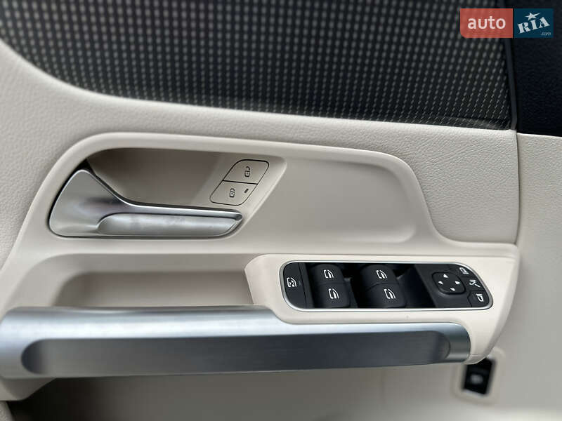 Внедорожник / Кроссовер Mercedes-Benz EQB 2023 в Киеве