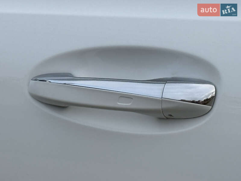 Внедорожник / Кроссовер Mercedes-Benz EQB 2023 в Ровно