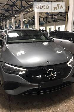 Седан Mercedes-Benz EQE 2022 в Тростянці