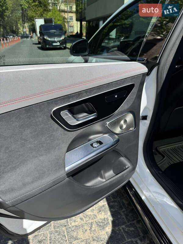 Седан Mercedes-Benz EQE 2022 в Львове