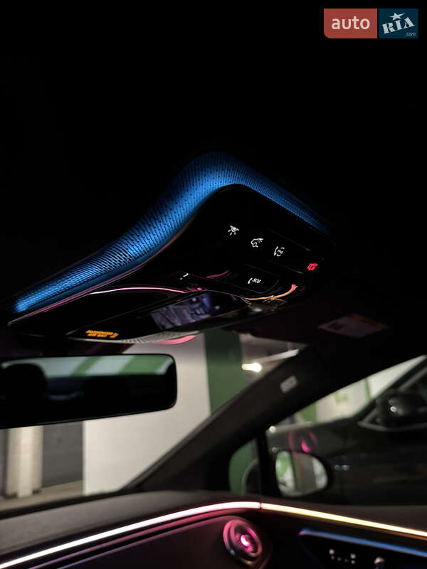 Седан Mercedes-Benz EQE 2022 в Львове