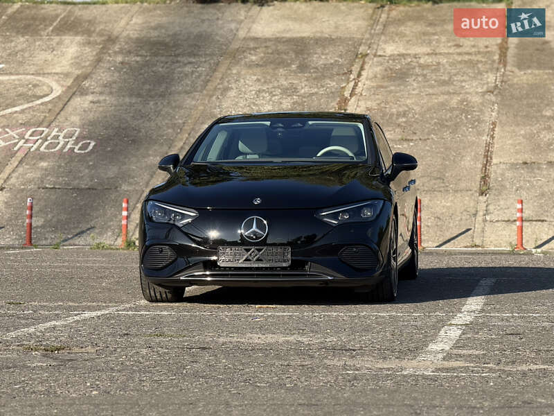 Седан Mercedes-Benz EQE 2022 в Києві