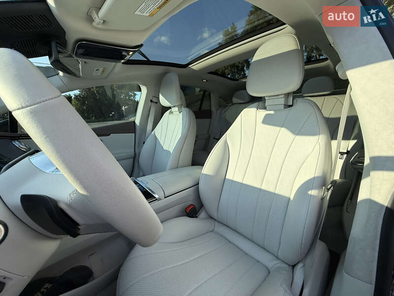 Седан Mercedes-Benz EQE 2022 в Києві